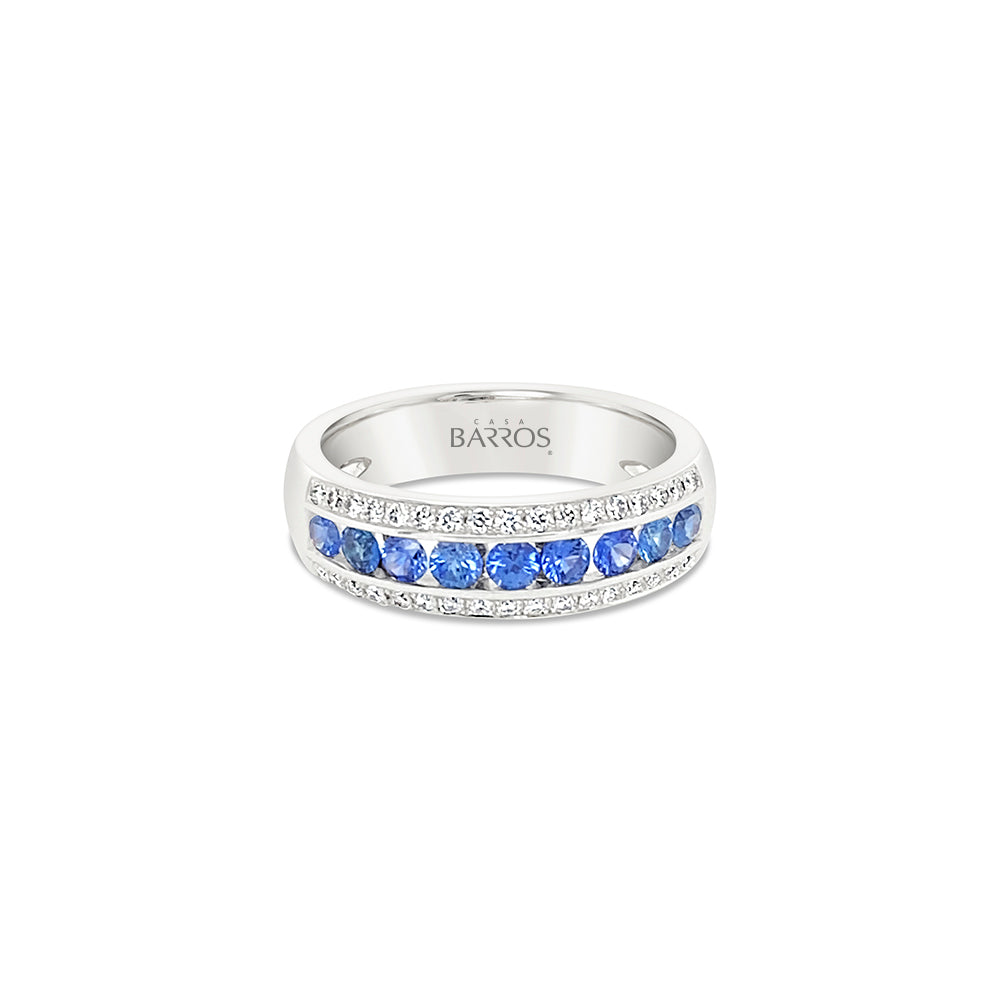 Anillo triple con zafiros.