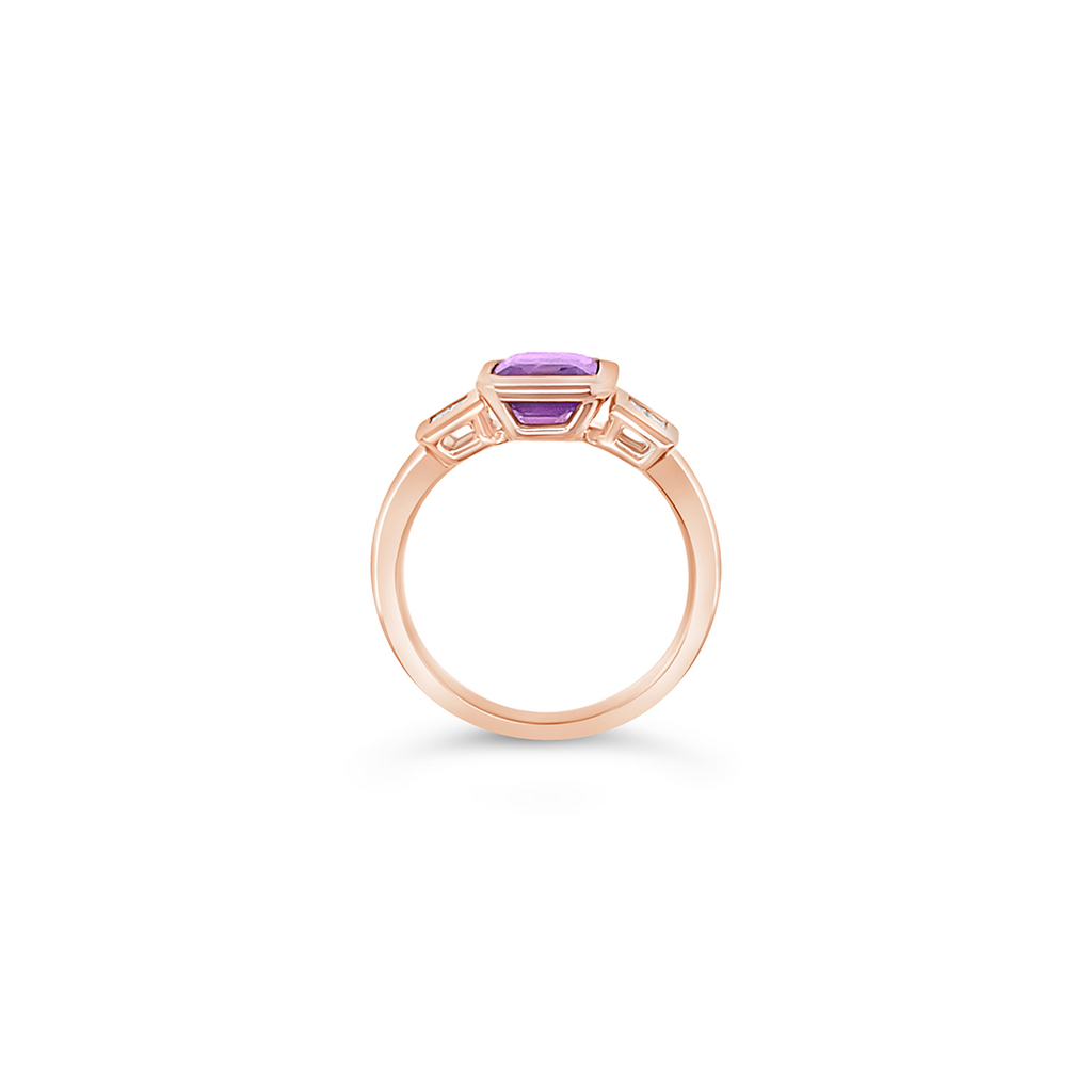 Anillo Amatista y diamantes baguette.