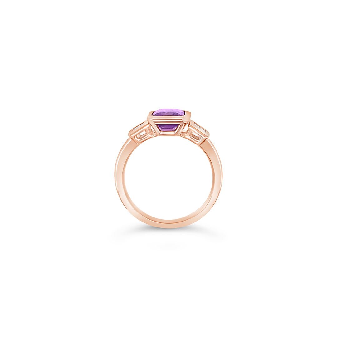 Anillo Amatista y diamantes baguette.