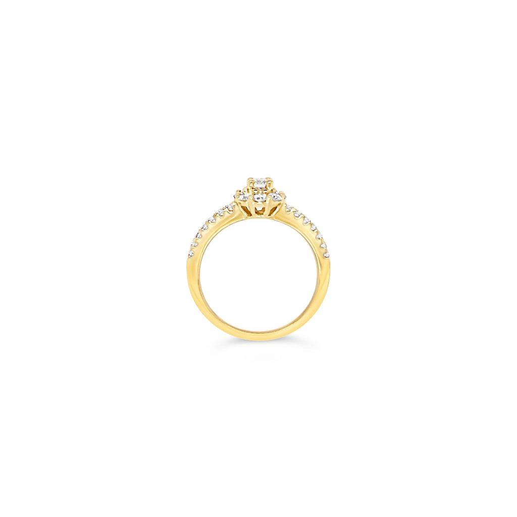 Anillo de oro forma flor.