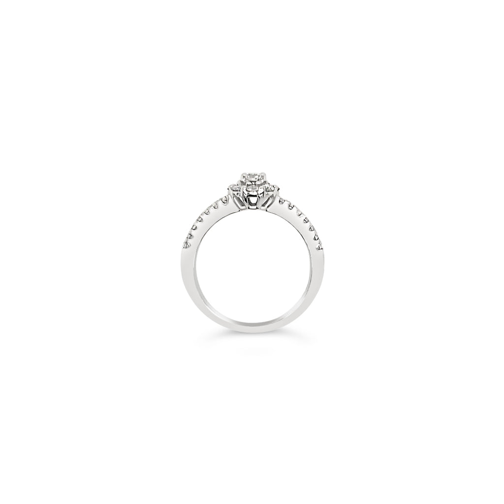 Anillo de platino forma flor.