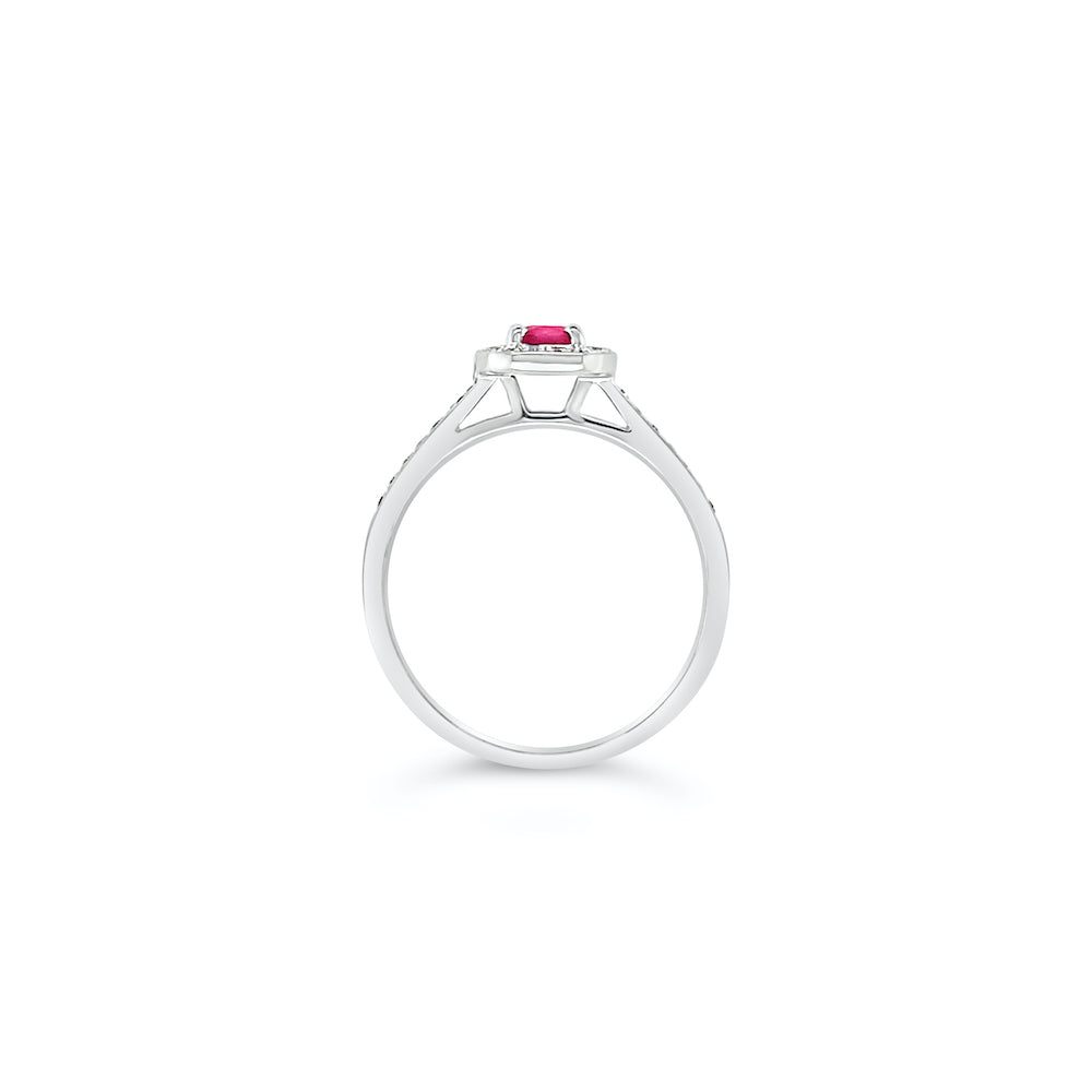 Anillo de oro blanco con rubí.