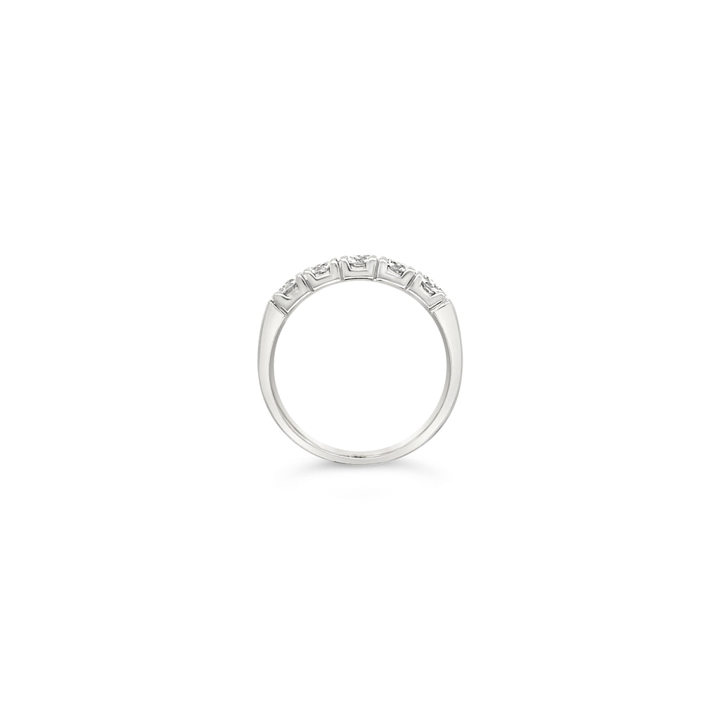 Anillo en grifas 5 diamantes.