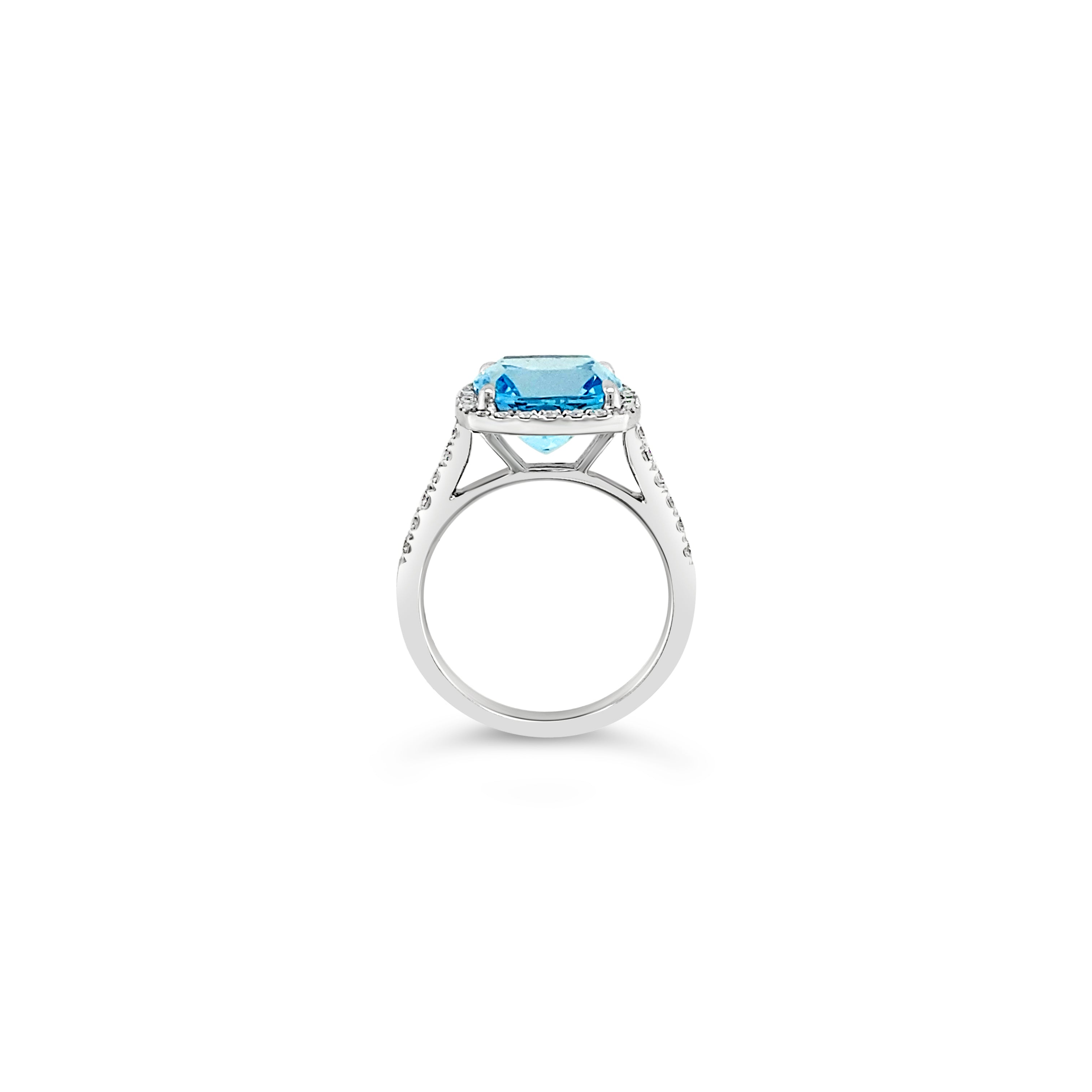 Anillo con topacio azul y diamantes.