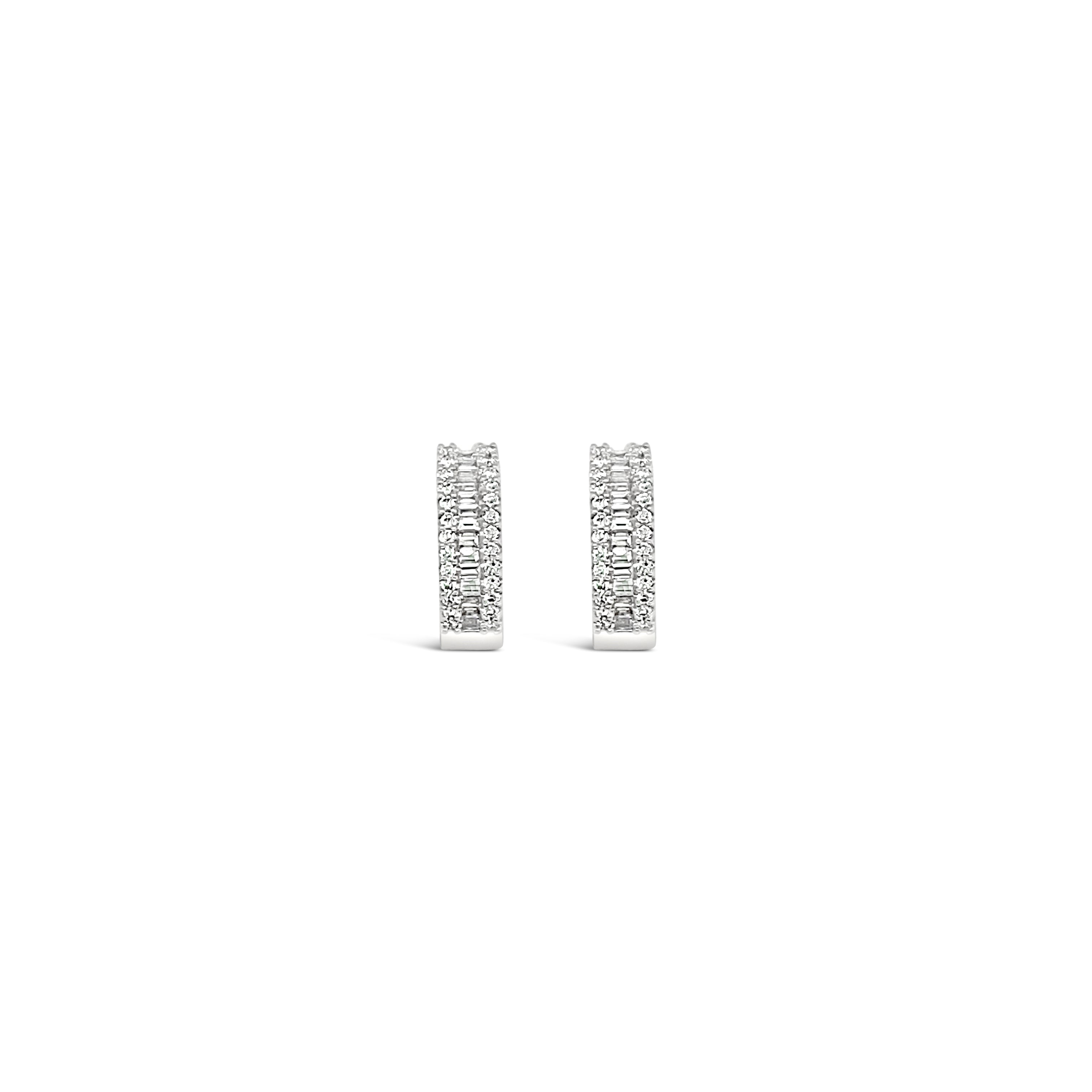 Aros de oro blanco 18k con diamantes.