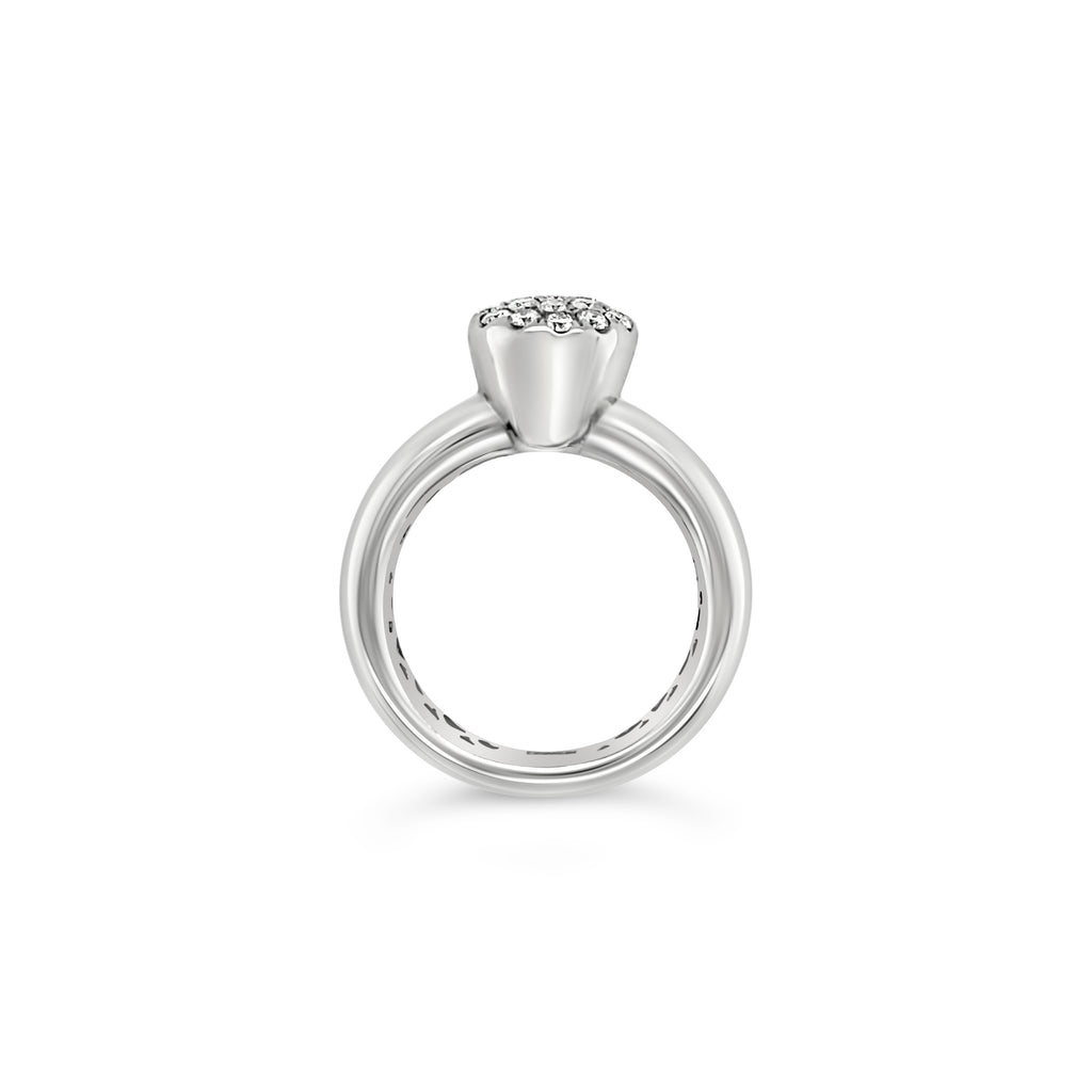 Anillo pavé redondo diamantes.
