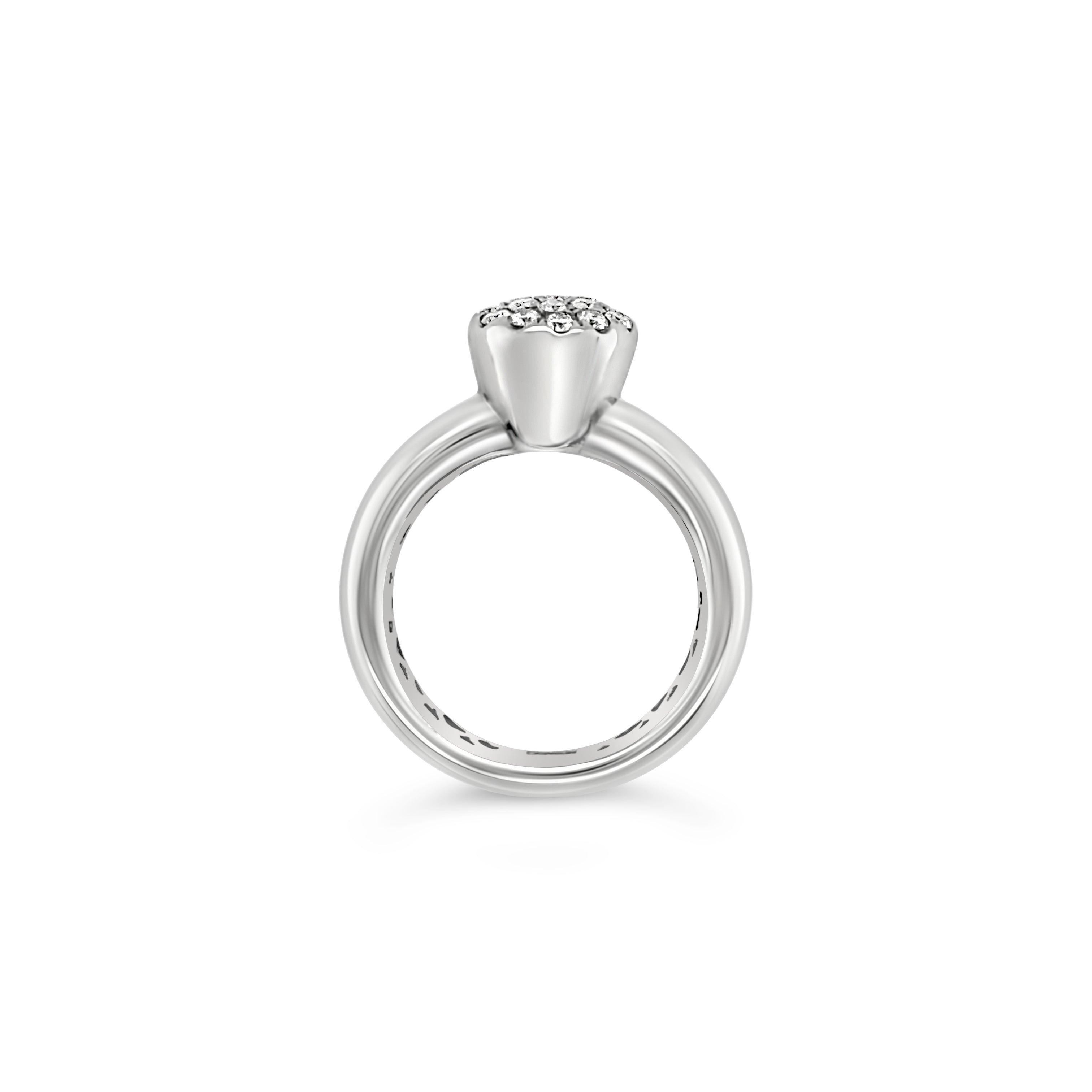 Anillo pavé redondo diamantes.