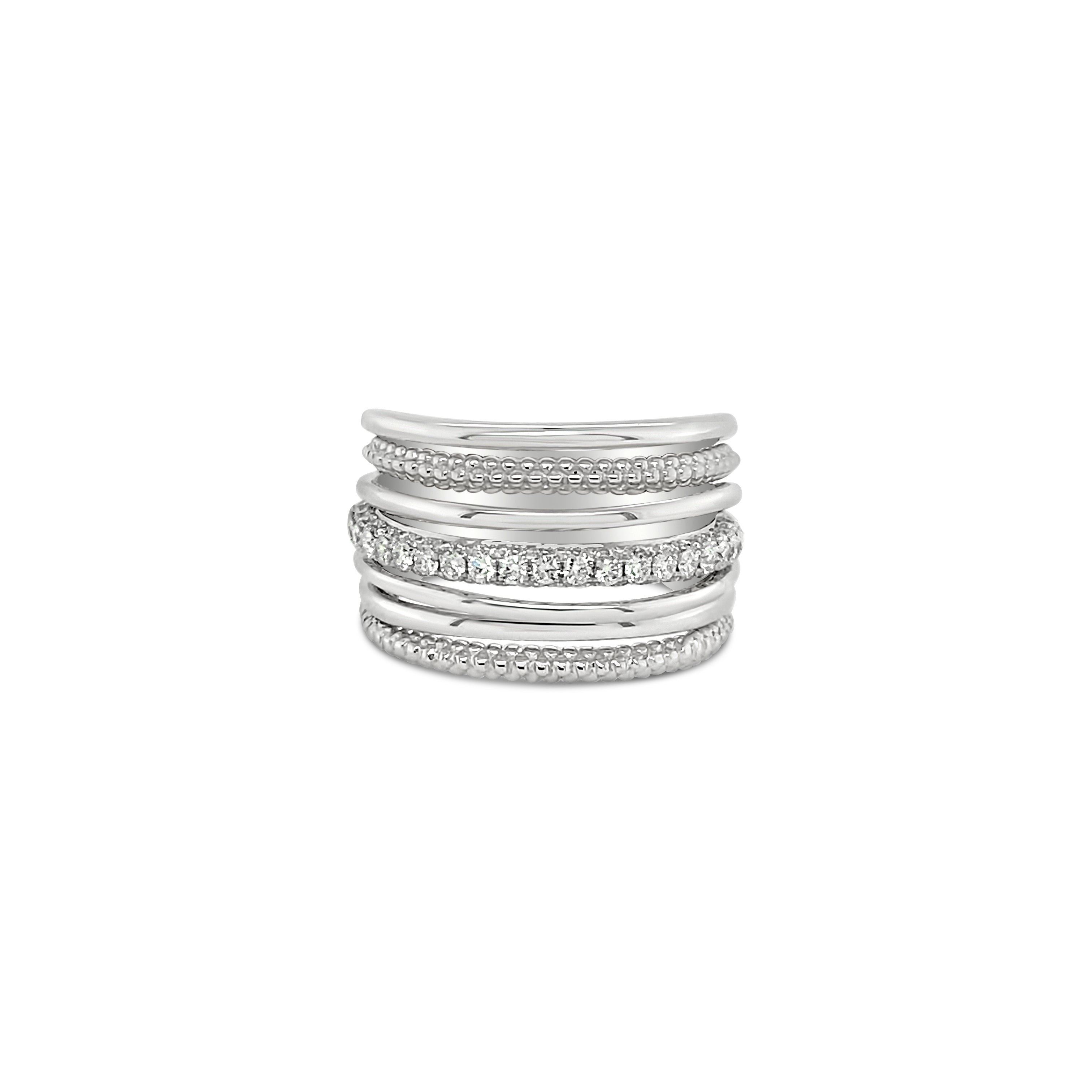 Anillo de oro blanco con diamantes.