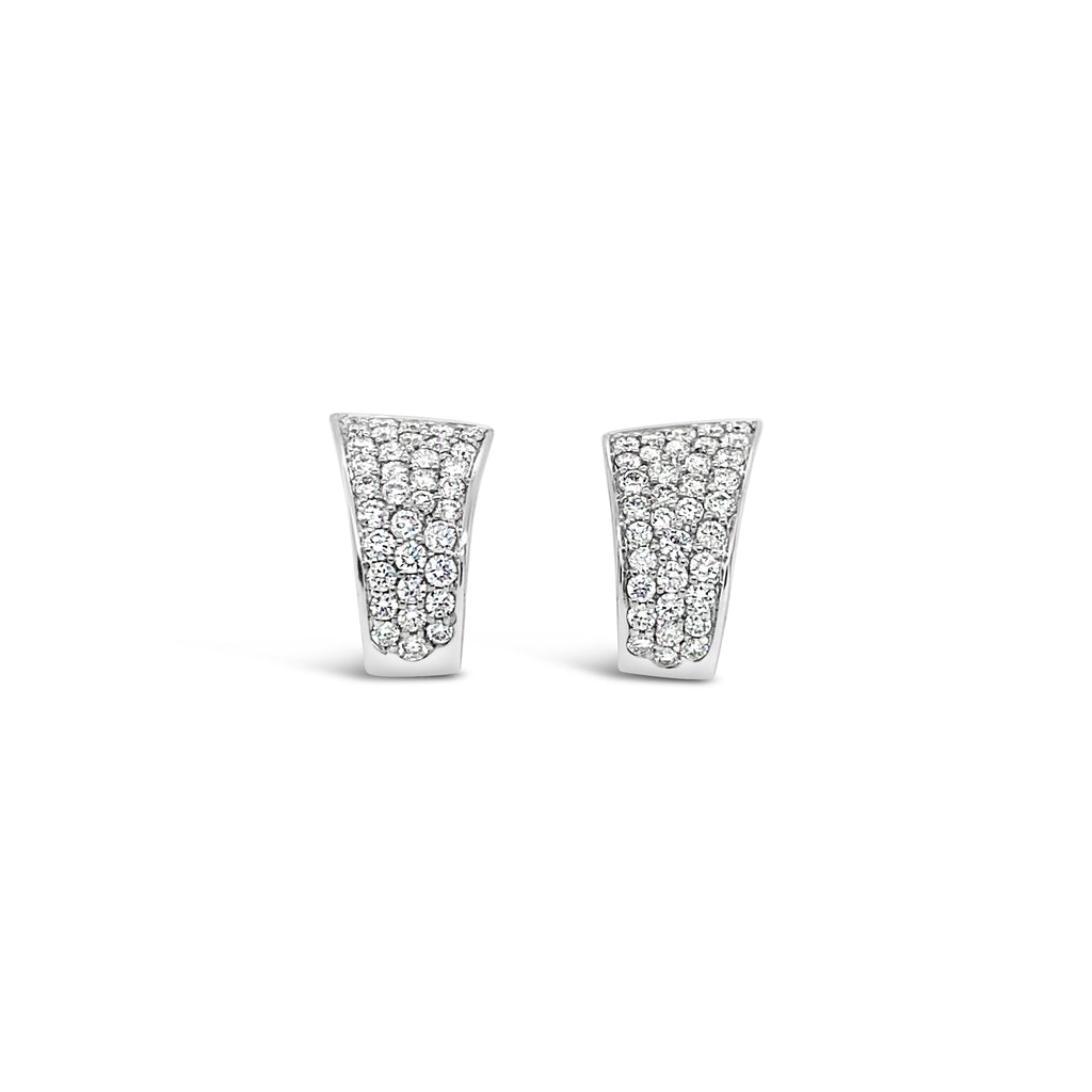 Aros con diamantes.