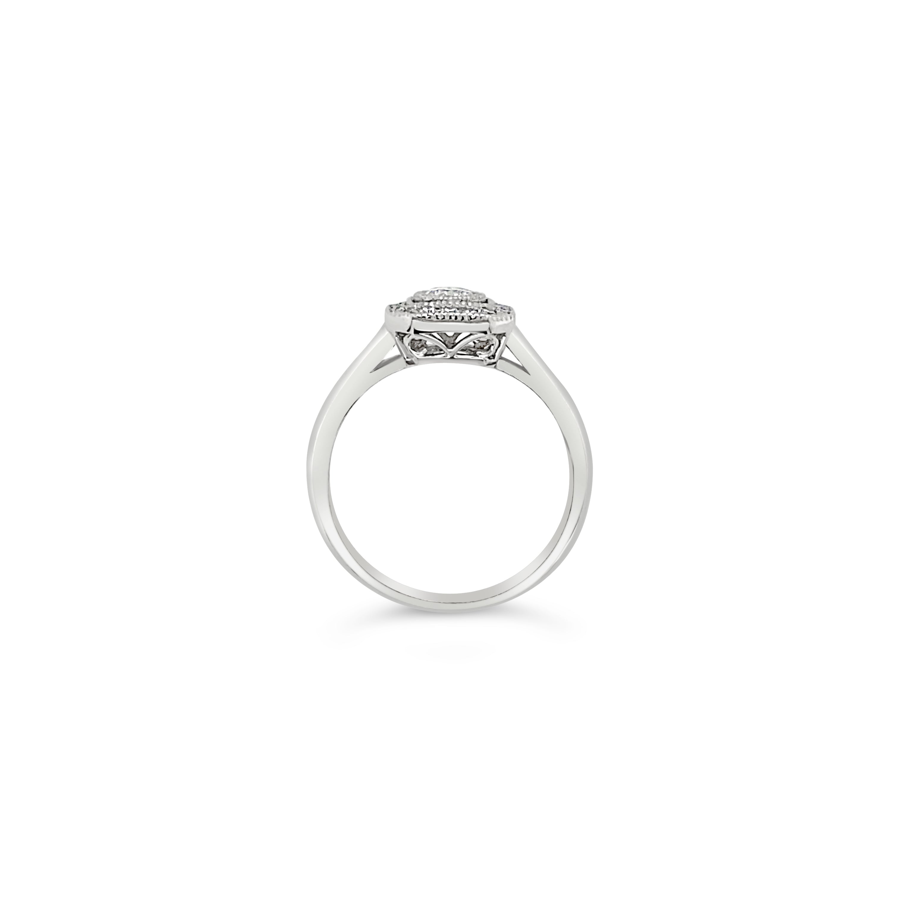 Anillo octágono con 1 diamantes central.