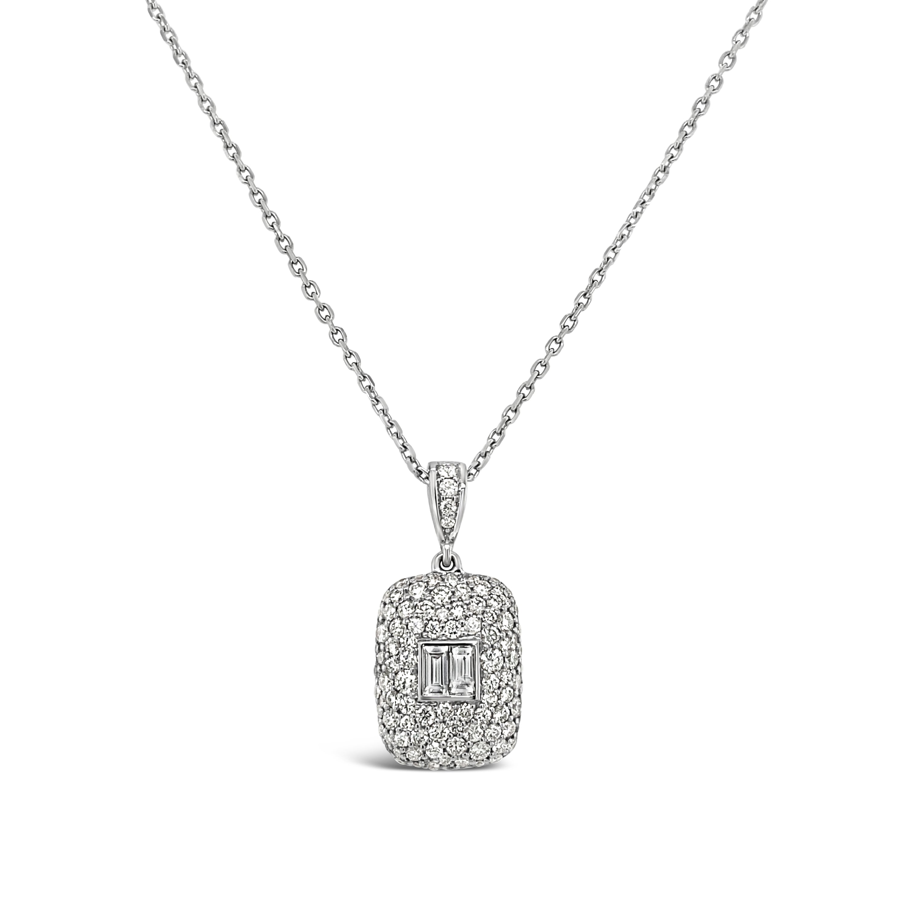Collar oro blanco diamantes y baguette.