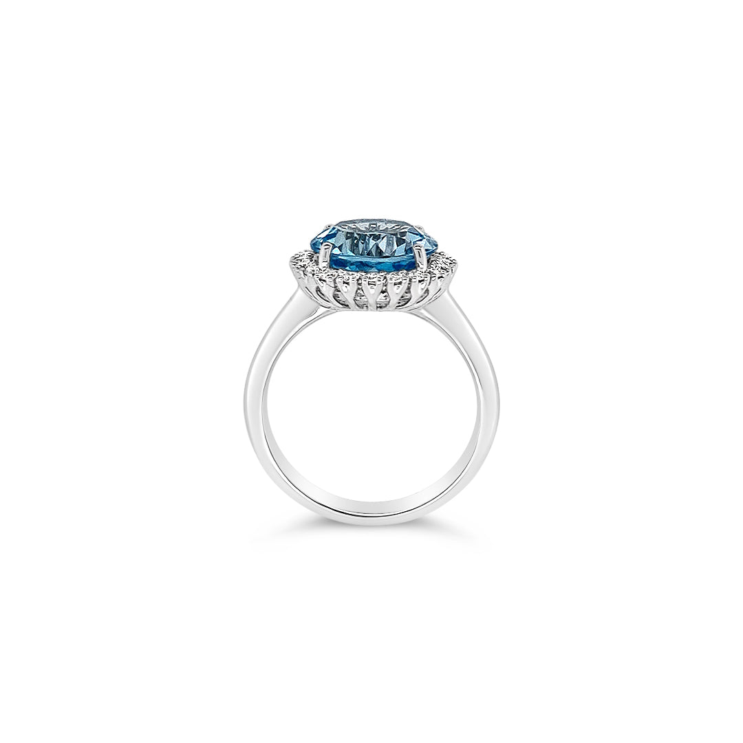 Anillo con 1 topacio azul.