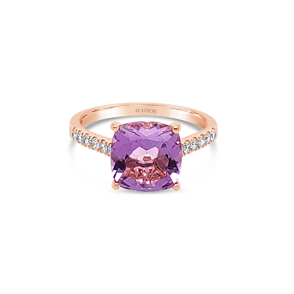 Anillo de oro rosa con amatista central y diamantes