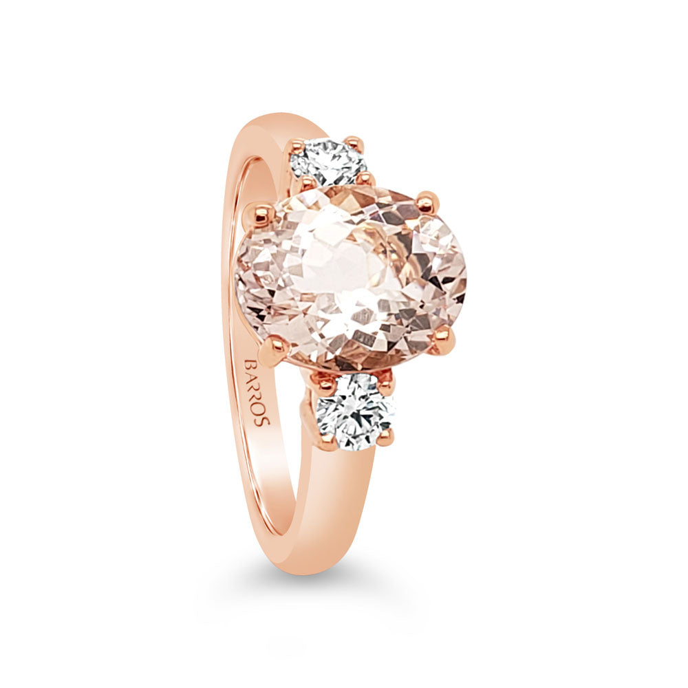 Anillo oro rosa y morganita ovalada.