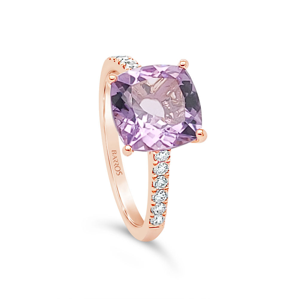 Anillo de oro rosa con amatista central y diamantes