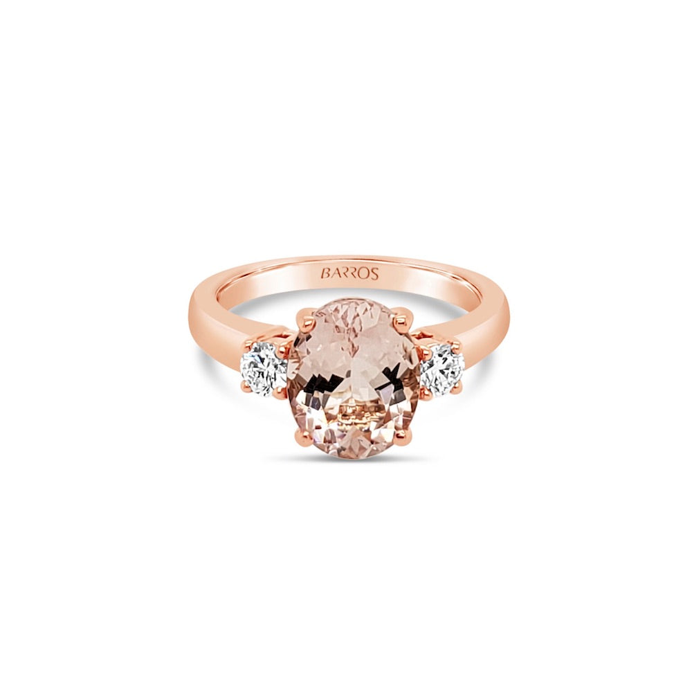 Anillo oro rosa y morganita ovalada.