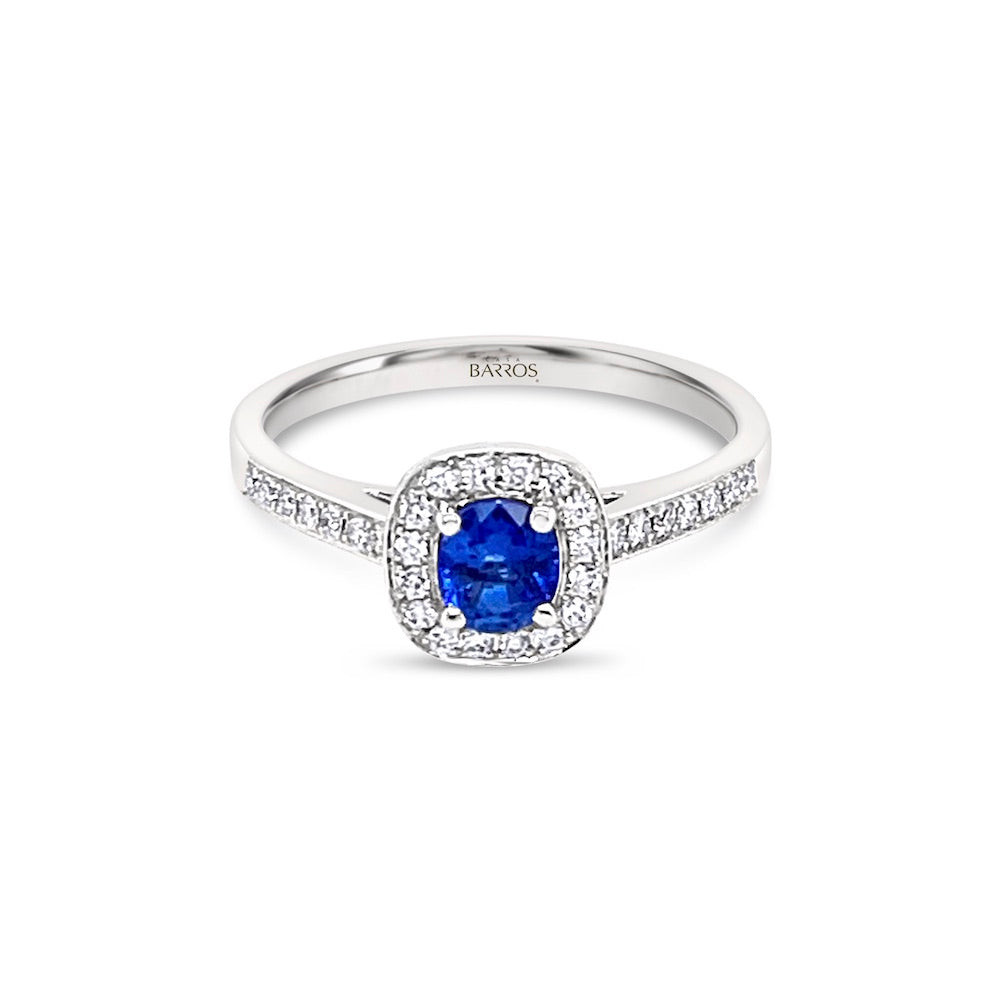 Anillo de platino con zafiro azul.