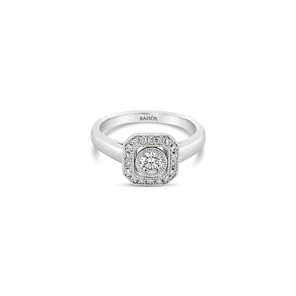 Anillo octágono con 1 diamantes central.