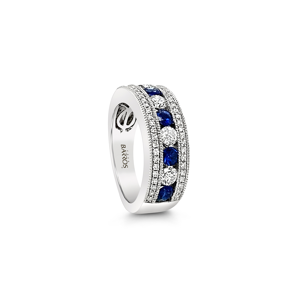 Anillo triple de zafiros y diamantes.