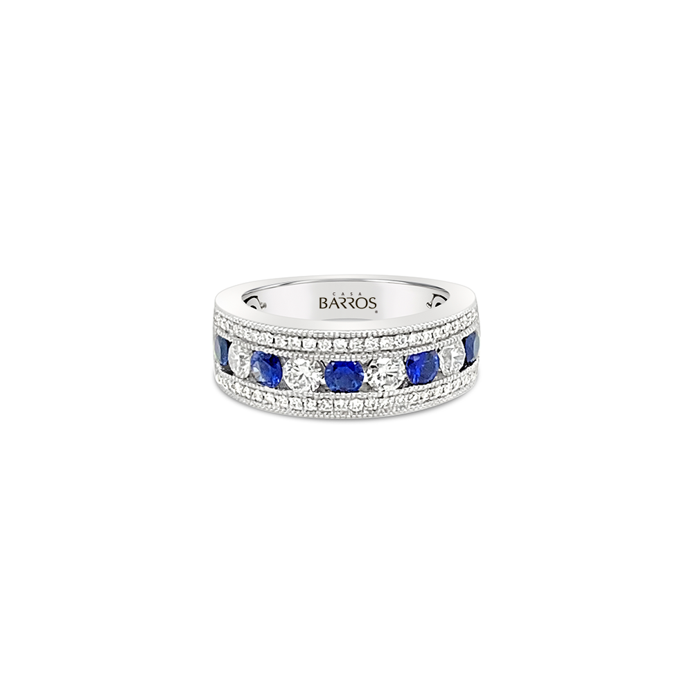 Anillo triple de zafiros y diamantes.
