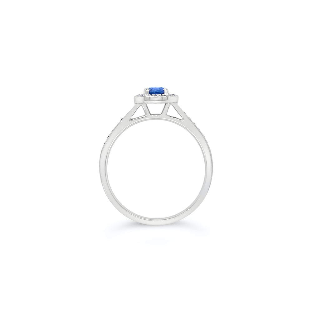 Anillo de platino con zafiro azul.