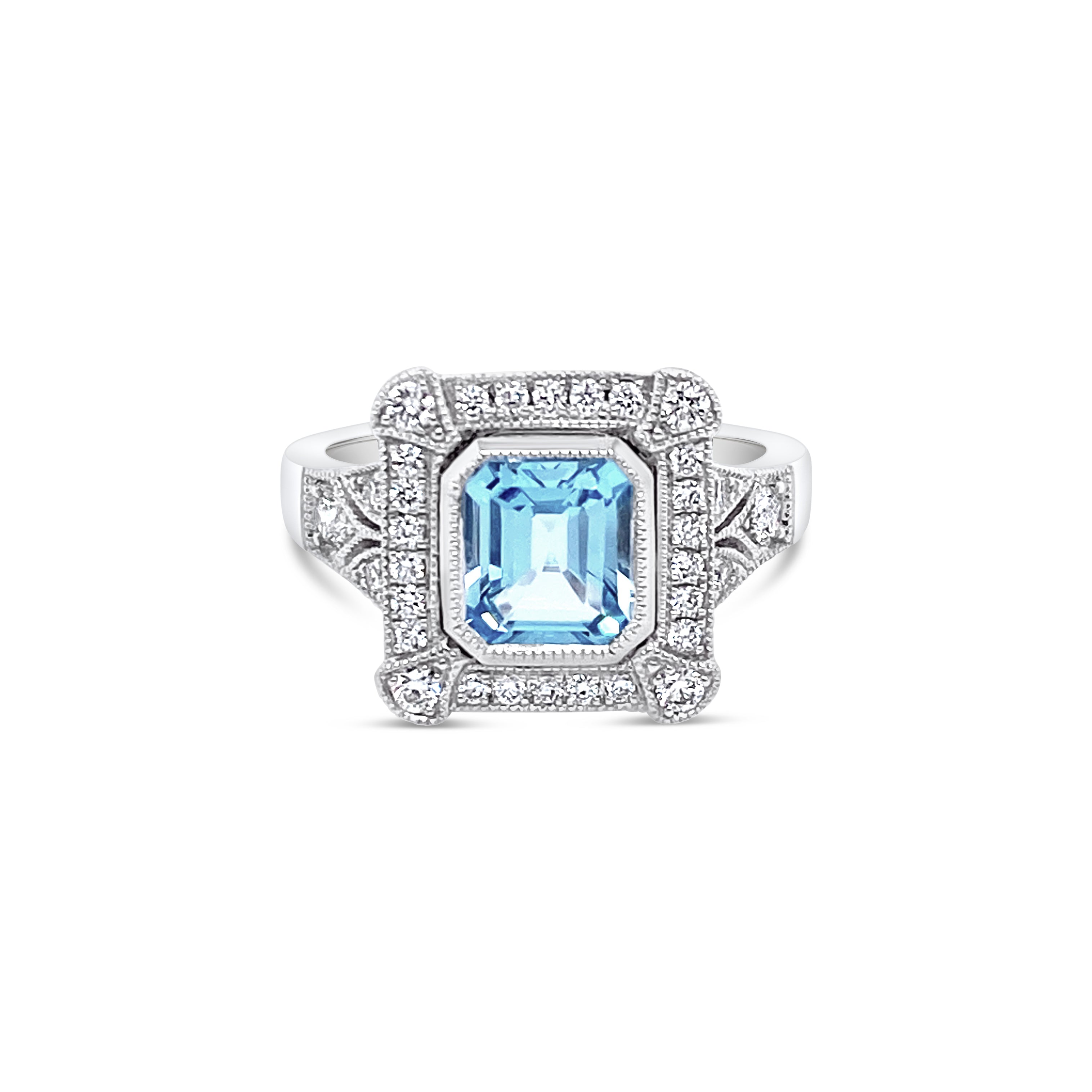 Anillo vintage topacio azul corte esmeralda.