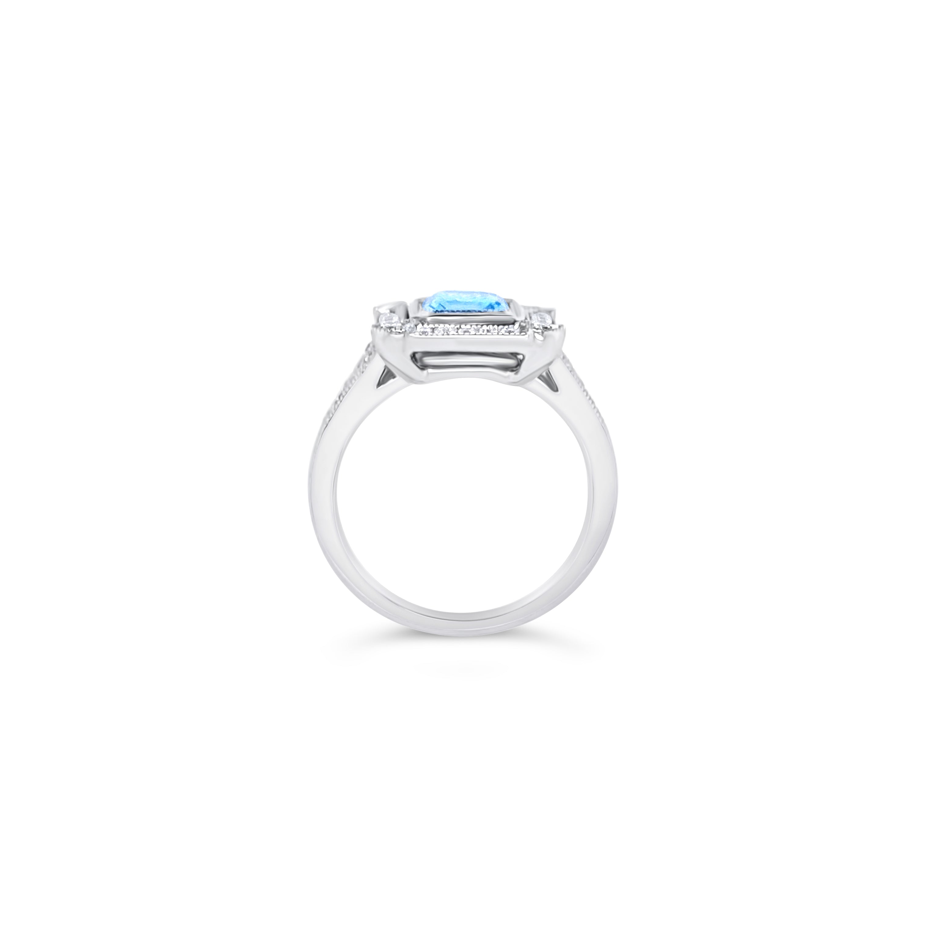 Anillo vintage topacio azul corte esmeralda.