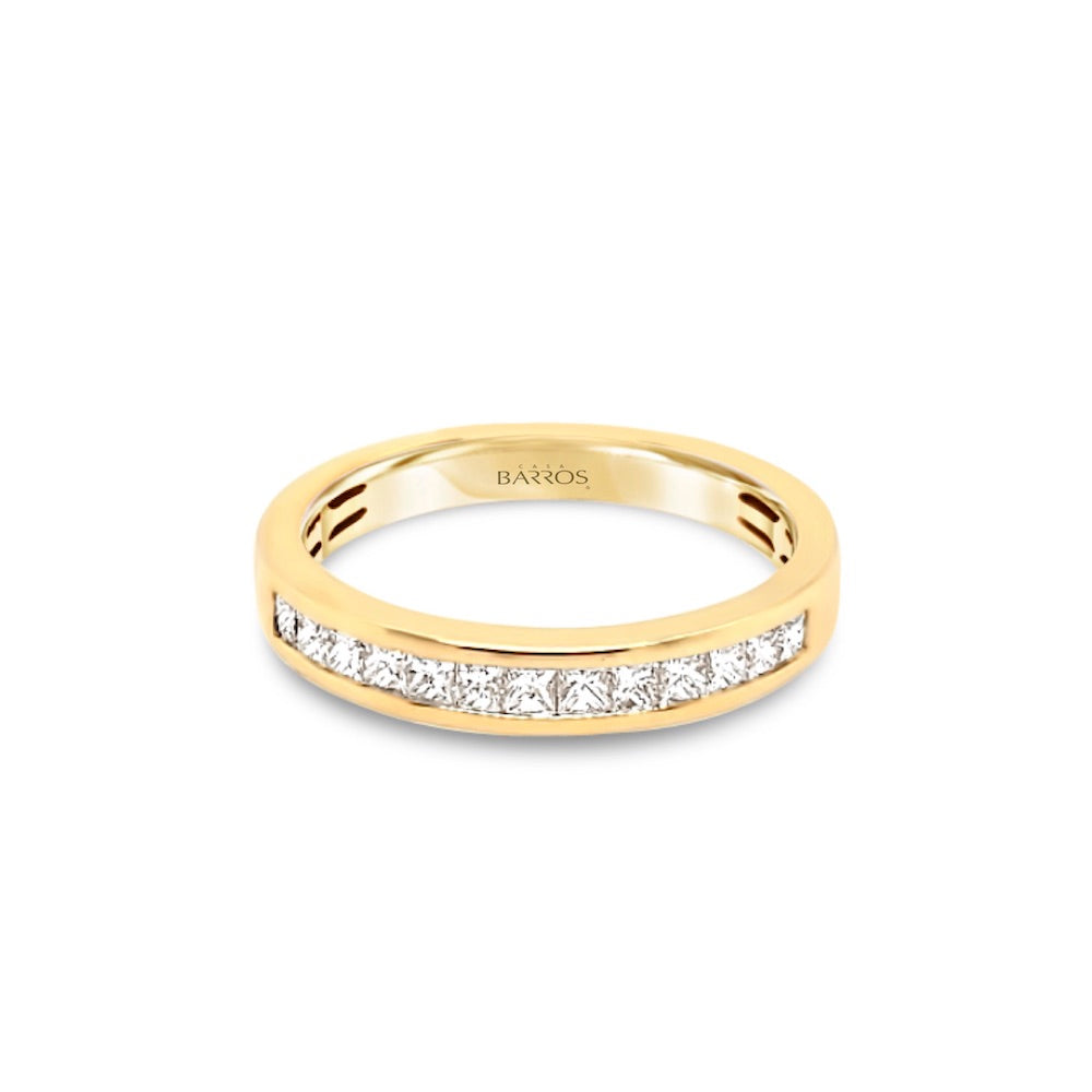 Anillo oro amarillo medio cintillo.
