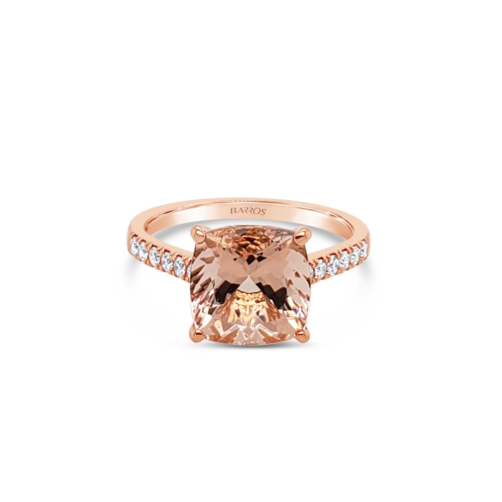 Anillo de oro rosa con morganita central y diamantes